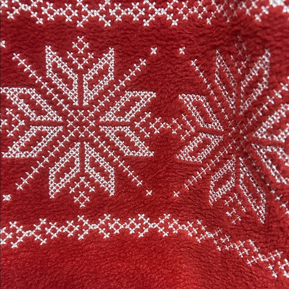 Croft & Barrow Red Turtleneck Sweater with Snowflake Pattern - Picture 13 of 14